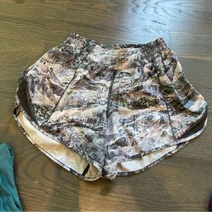 Hotty Hot Low-Rise Lined Short 2.5" Printed
